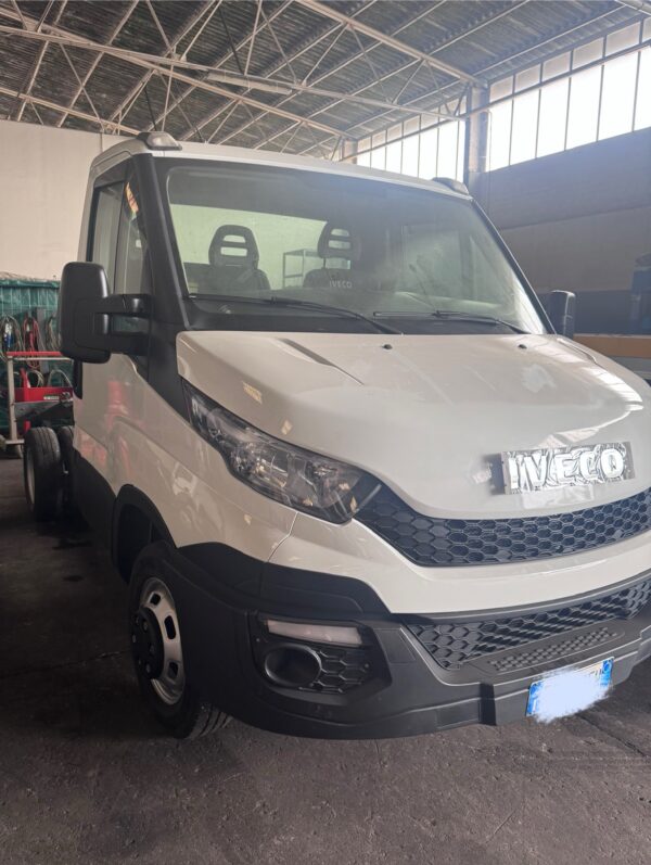 Iveco daily 35C110 a telaio (con impianto ribaltabile) - immagine 2